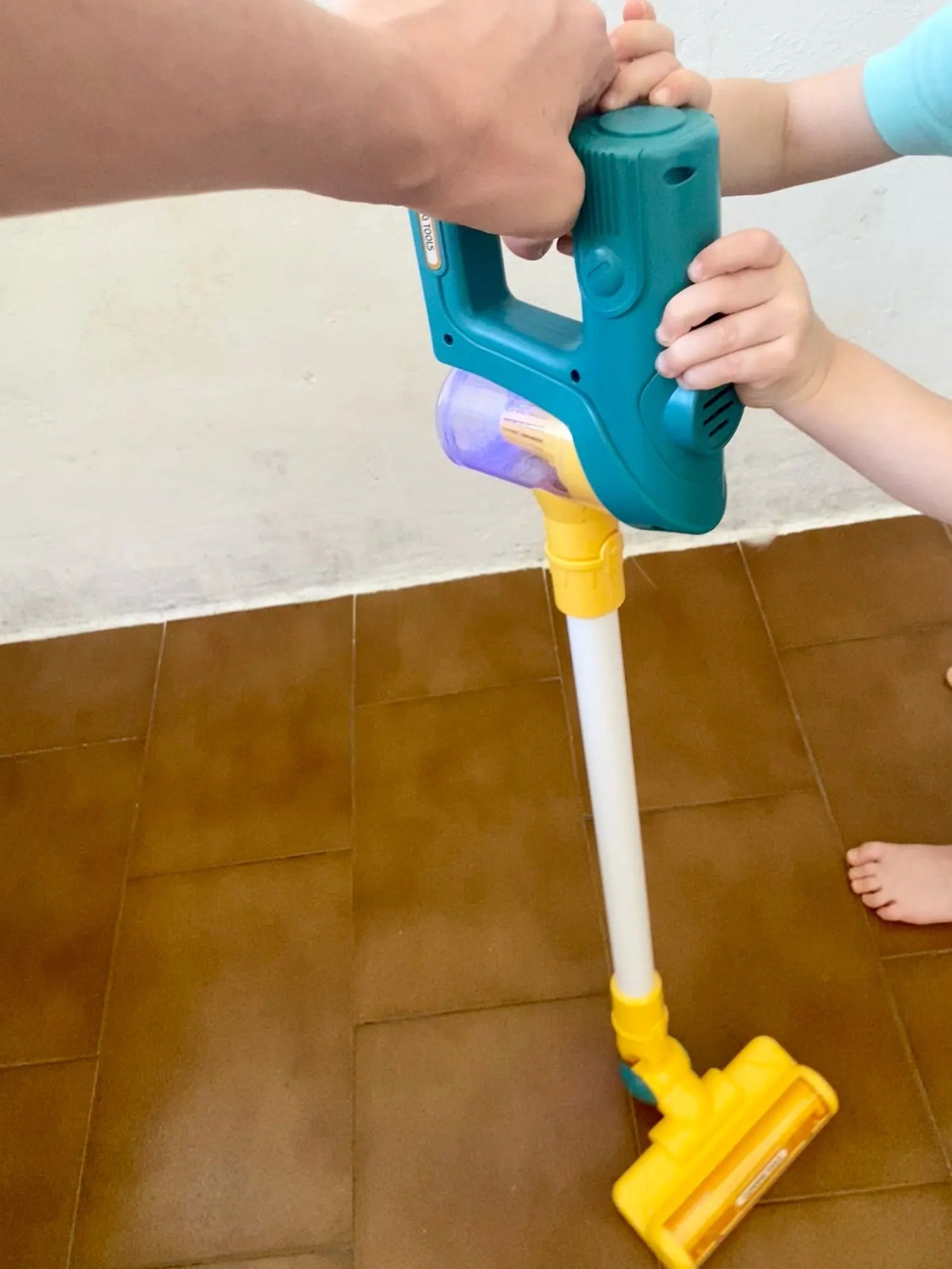 3 in 1 Electric Mini Vacuum Cleaner Toy with Simulated Suction Effect, Lights & Sounds, Safe for Ages 3+