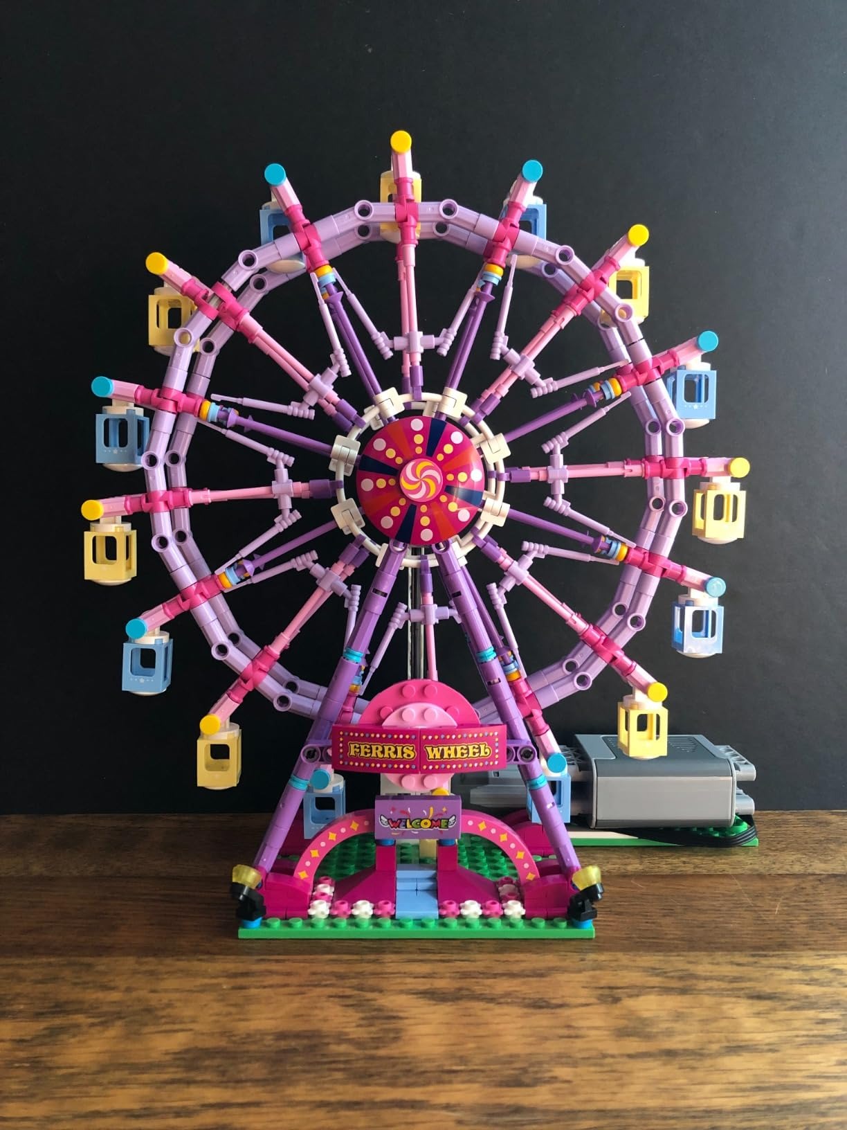 813 Piece Ferris Wheel Building Set with Swinging Cabins, STEM Learning Toy, Safe & Fun for Kids 6+