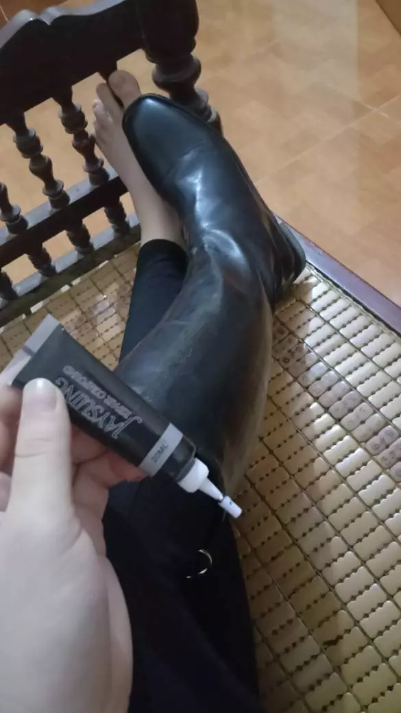 Advanced Leather Repair Gel with Multiple Colors, Shiny Finish, No Technique Required