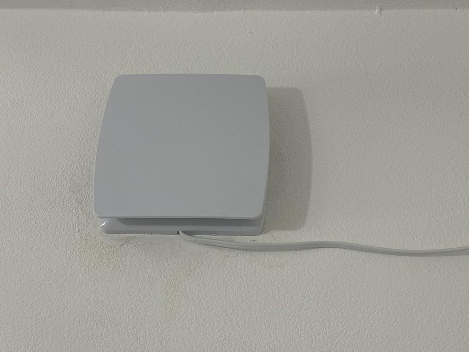 Bathroom Extractor Fan - Silent Air Vent with Remote Control, Effective Odor Removal and Dehumidification