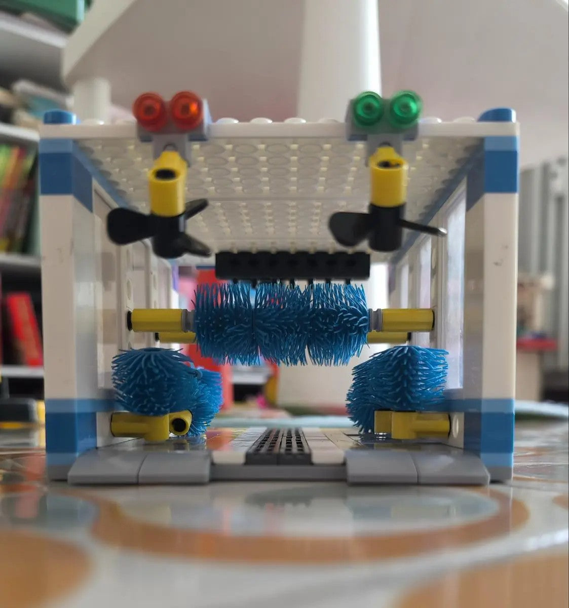 Building Block Car Wash Shop Toy with 250 High-Quality ABS Building Blocks, Safe for Kids Ages 3+