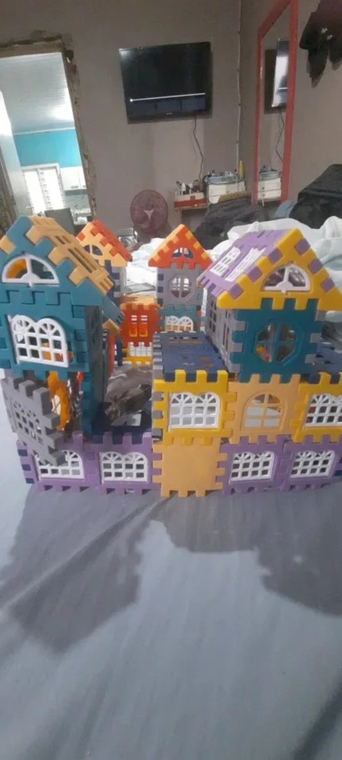 Building Block House with Plastic Block Assembly, Educational Construction Play, Without Batteries, Safe for Ages 3+