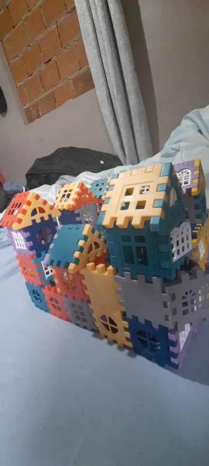 Building Block House with Plastic Block Assembly, Educational Construction Play, Without Batteries, Safe for Ages 3+