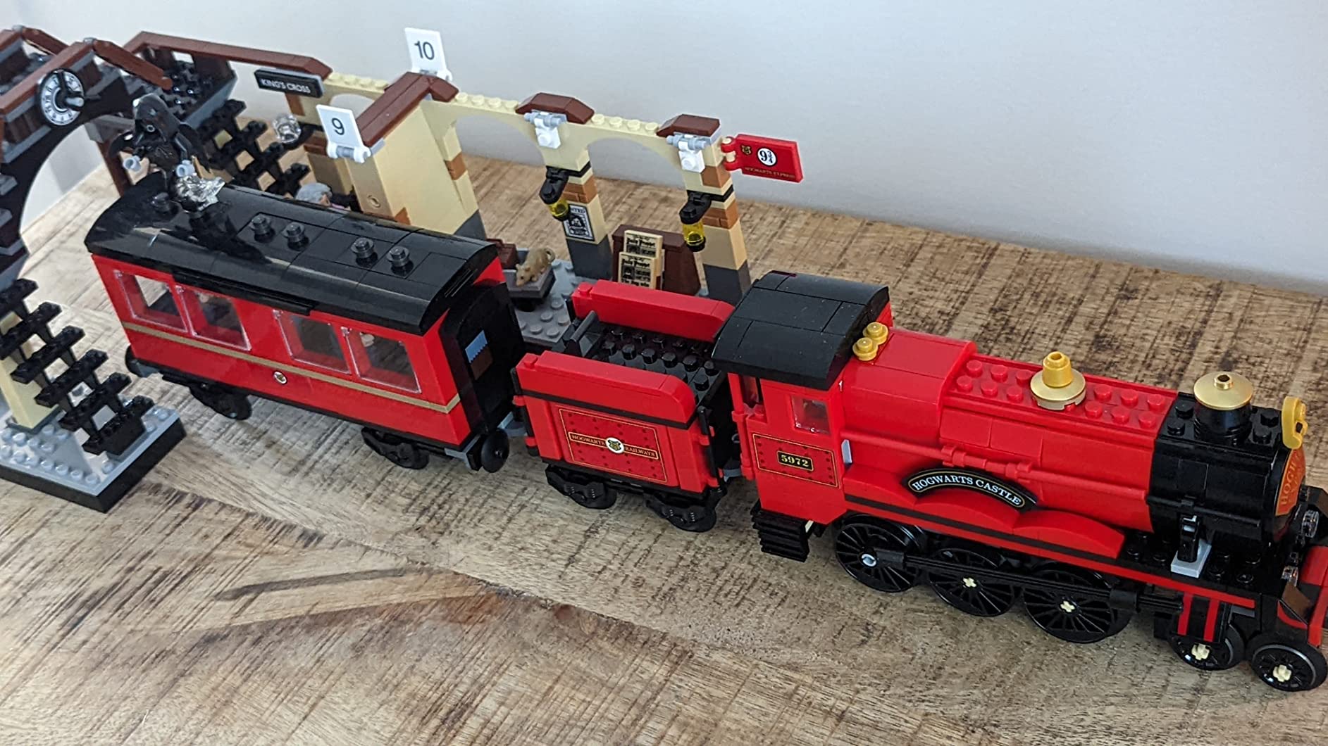 Building Block Train – LEGO Harry Potter Set with 801 pcs and 20 Mini Characters, Safe for Ages 8+