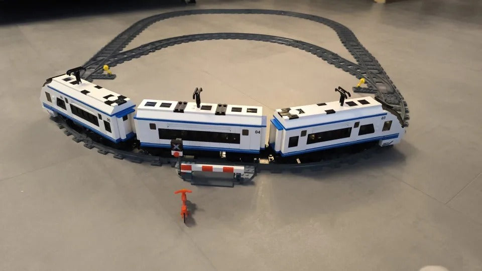 Building Block Train Track with Modular Magnetic Car Connections, Educational STEM Toy for Creativity and Motor Skills, Safe for Ages 5+