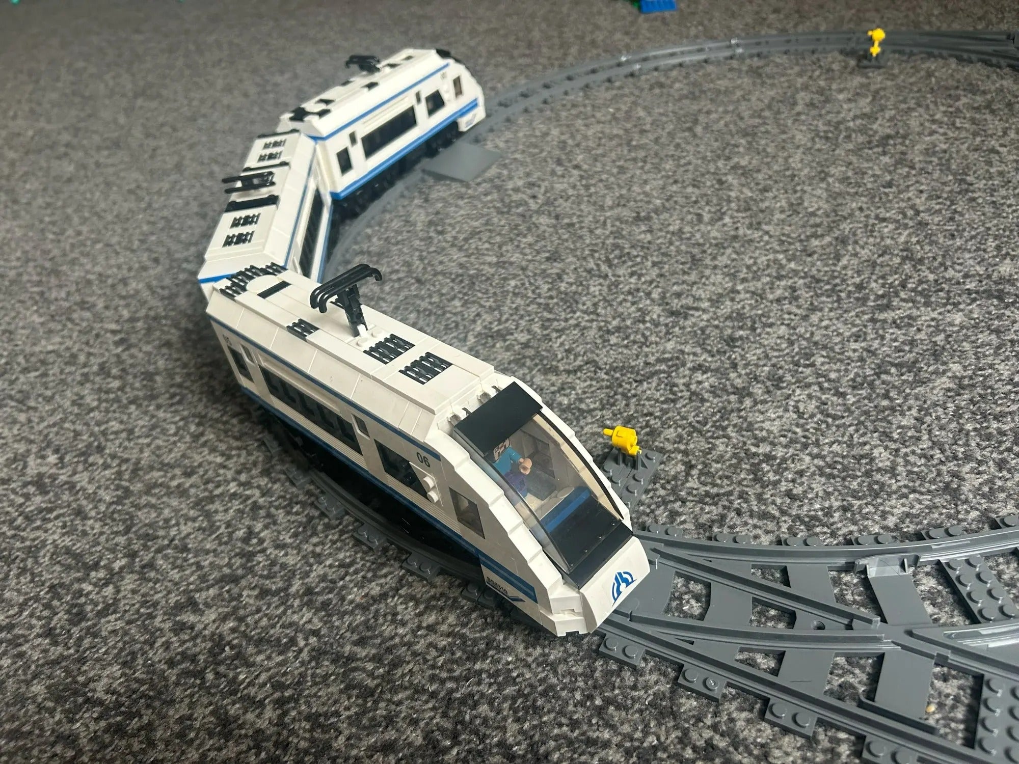 Building Block Train Track with Modular Magnetic Car Connections, Educational STEM Toy for Creativity and Motor Skills, Safe for Ages 5+