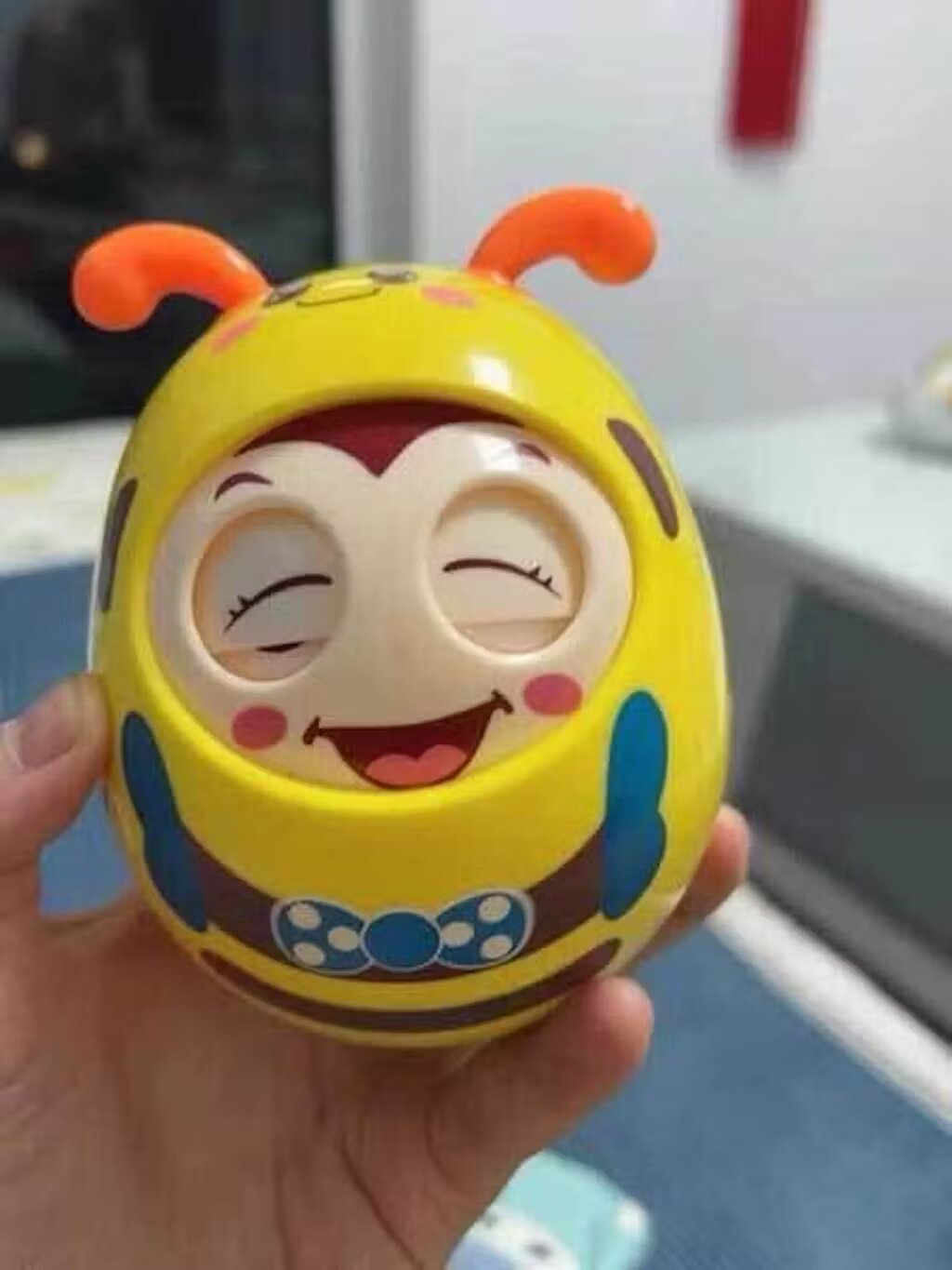 Cartoon Bee Tumbler Toy – Wobbling Baby Toy for Hand-Eye Coordination