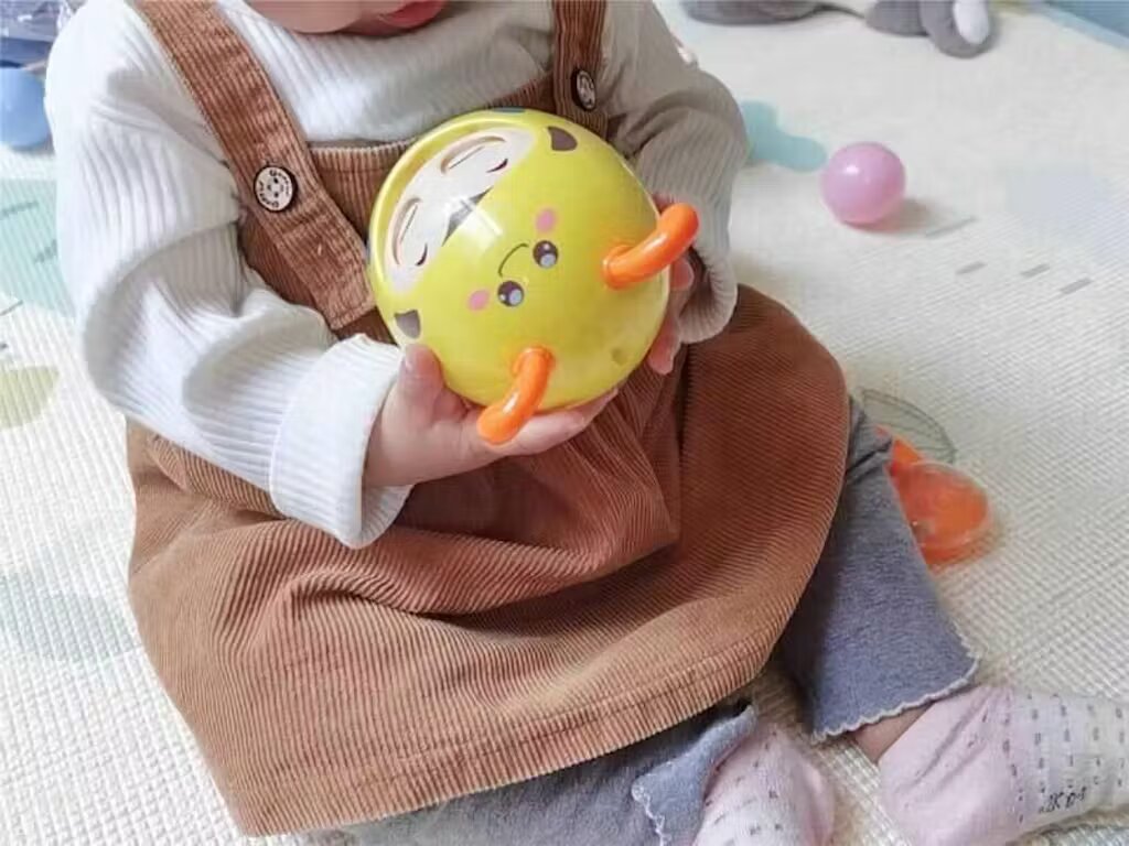 Cartoon Bee Tumbler Toy – Wobbling Baby Toy for Hand-Eye Coordination