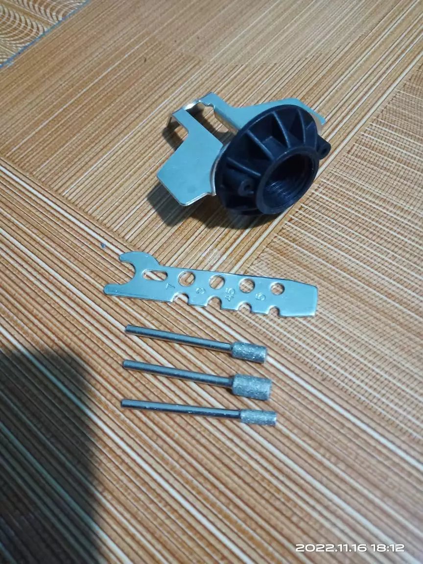 Chainsaw Sharpening Tool with 3 Polishing Bits and a Ruler, Featuring High-Speed Steel Grinding Heads