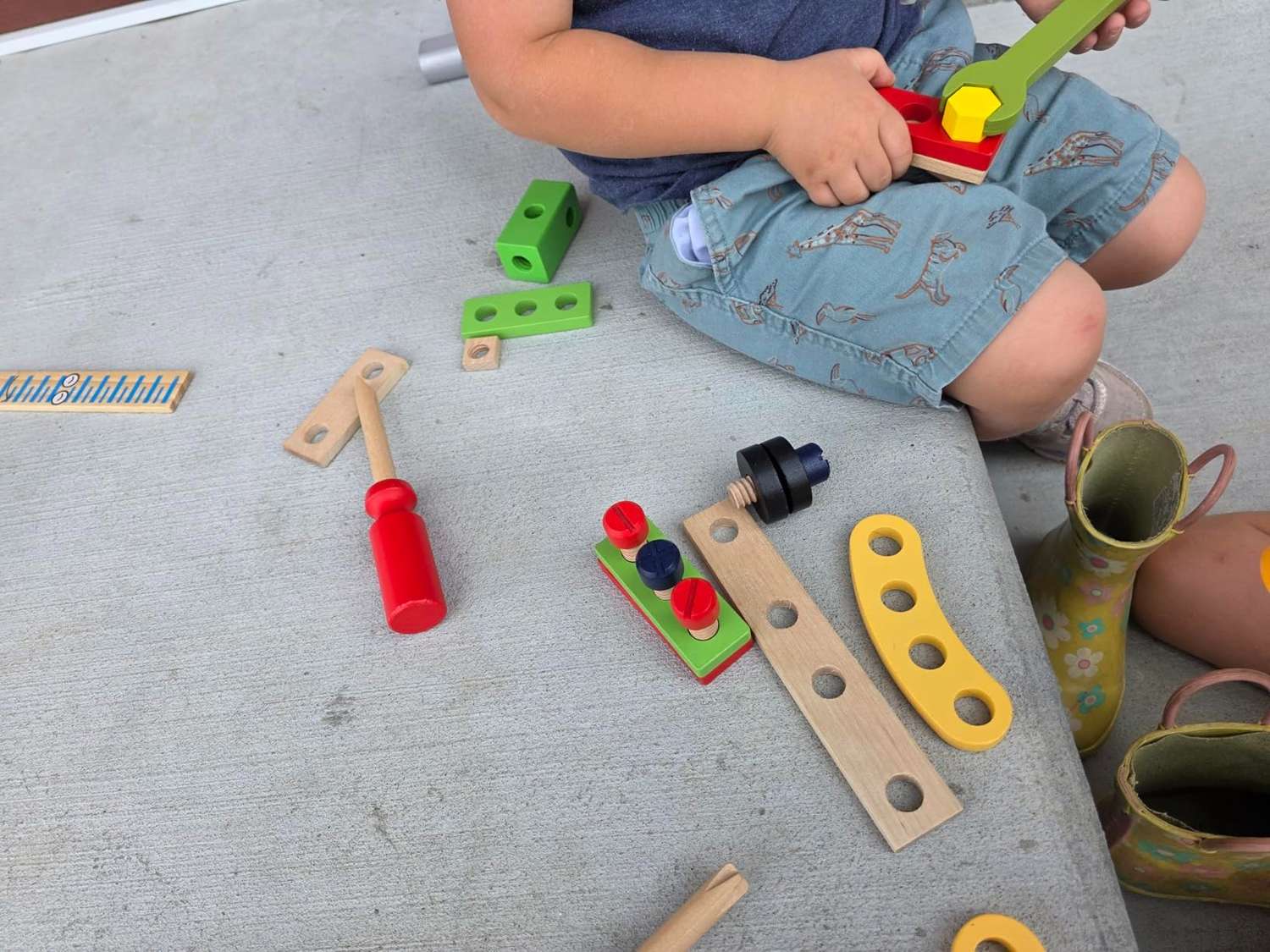 Children's Wooden Toolbox Set Toy with Creative Building, Motor Skills Development, Shape & Color Recognition, Safe for Ages 3+