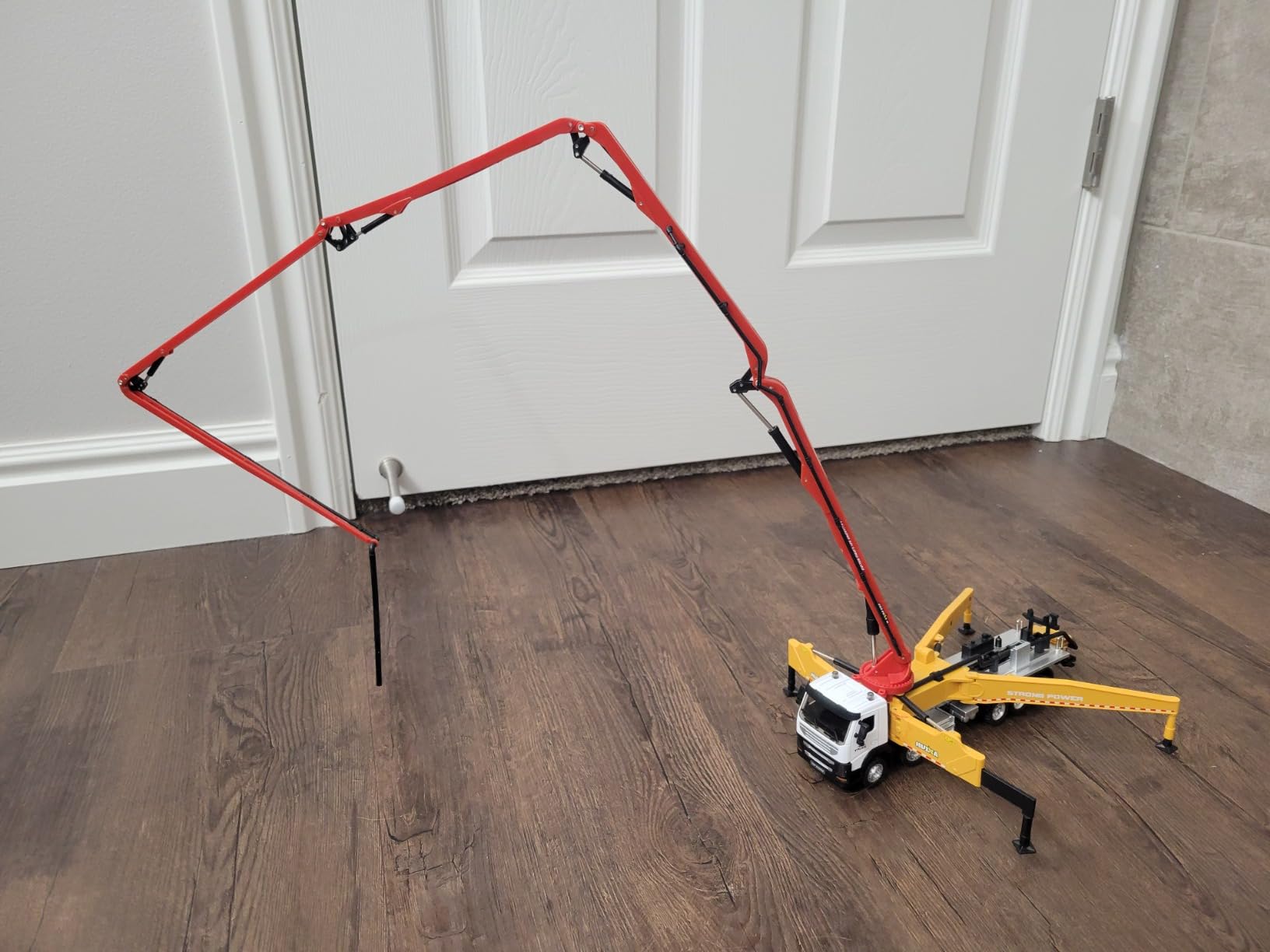 Concrete Pump Truck Toy with 1:50 Accurate Scale Model, Flexible Joint Structure, Safe for Ages 3+