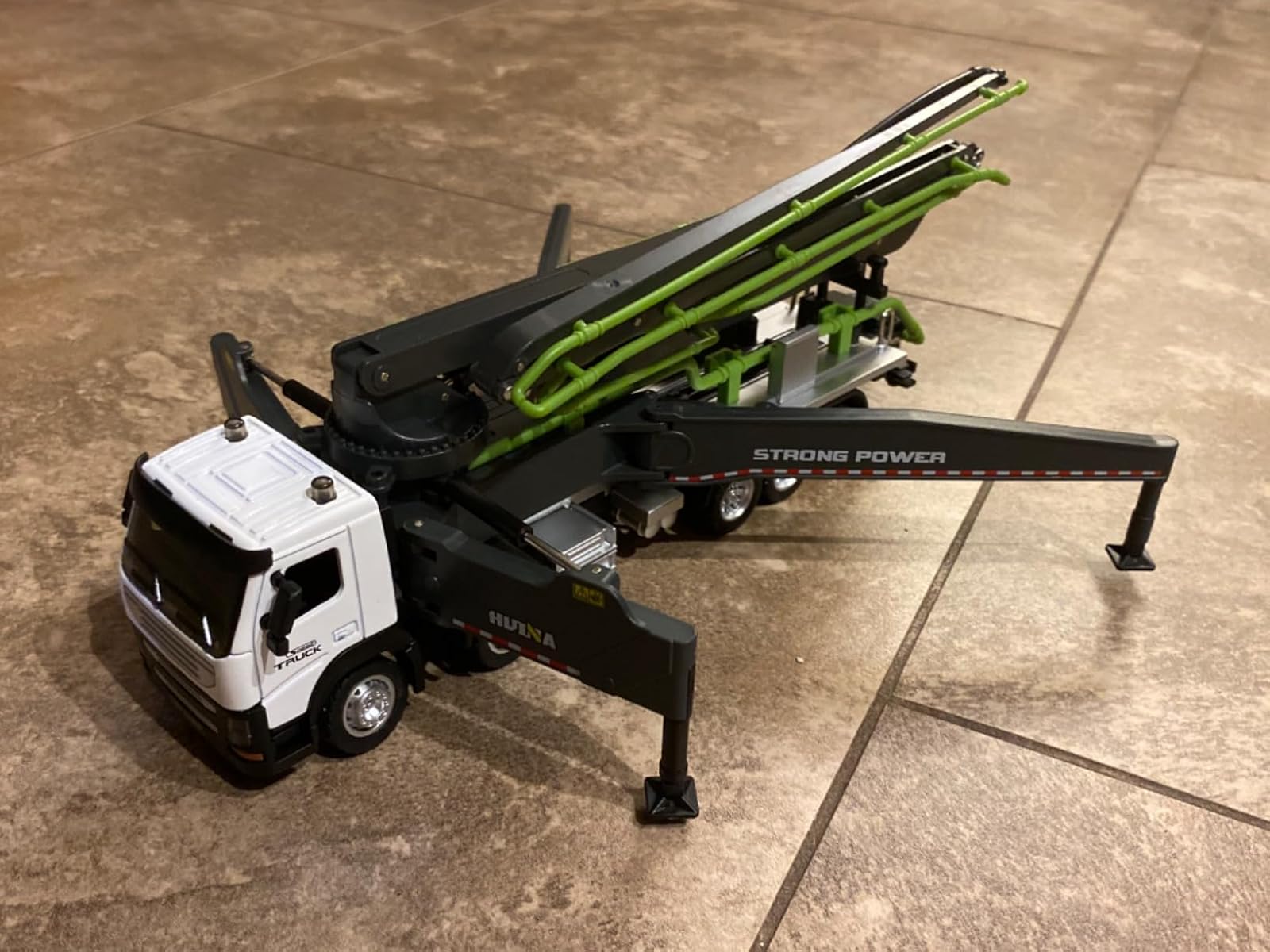 Concrete Pump Truck Toy with 1:50 Accurate Scale Model, Flexible Joint Structure, Safe for Ages 3+