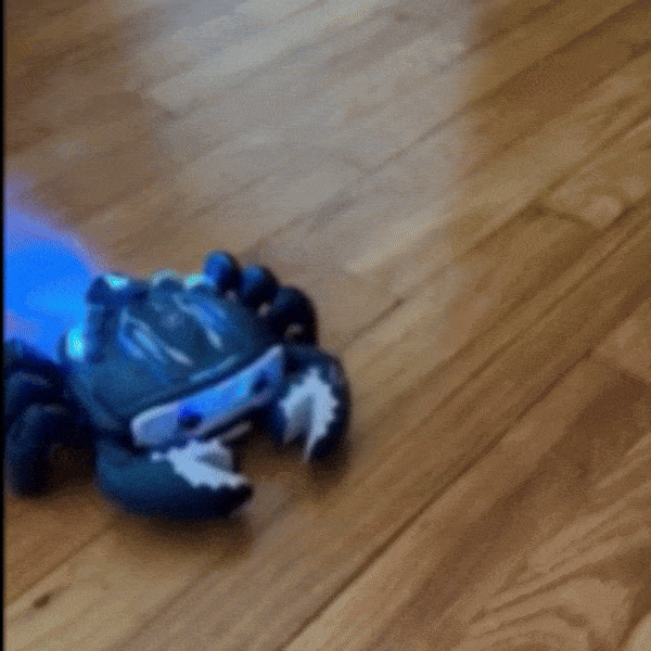 Dancing LED Crab Toy With Water Spray, Sound Effects, Lifelike Movement, Realistic Design for Ages 3+