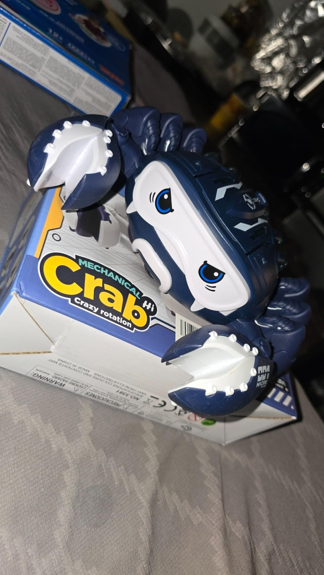 Dancing LED Crab Toy With Water Spray, Sound Effects, Lifelike Movement, Realistic Design for Ages 3+