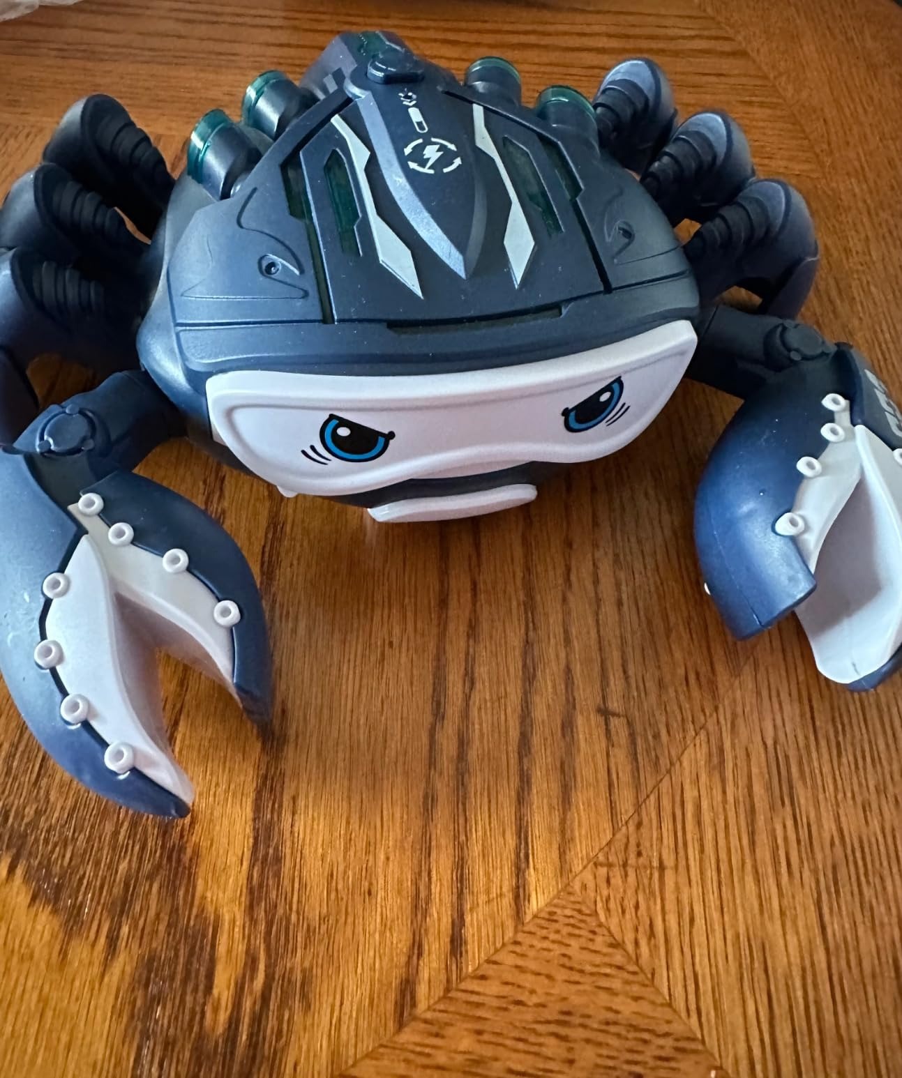 Dancing LED Crab Toy With Water Spray, Sound Effects, Lifelike Movement, Realistic Design for Ages 3+