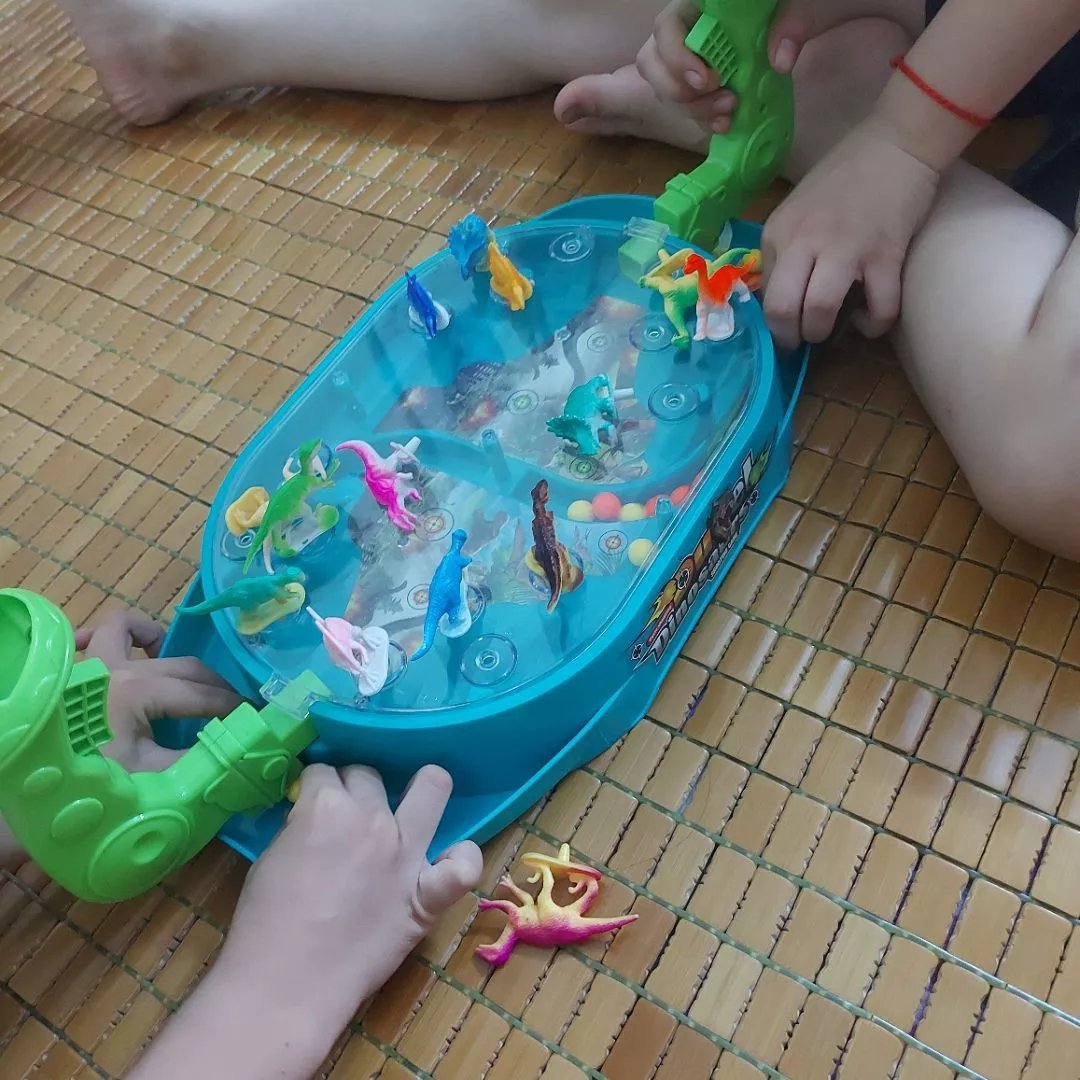 Dinosaur Battle Game with ABS Plastic, No Battery Needed, Sound Effects, Safe for Kids 3+