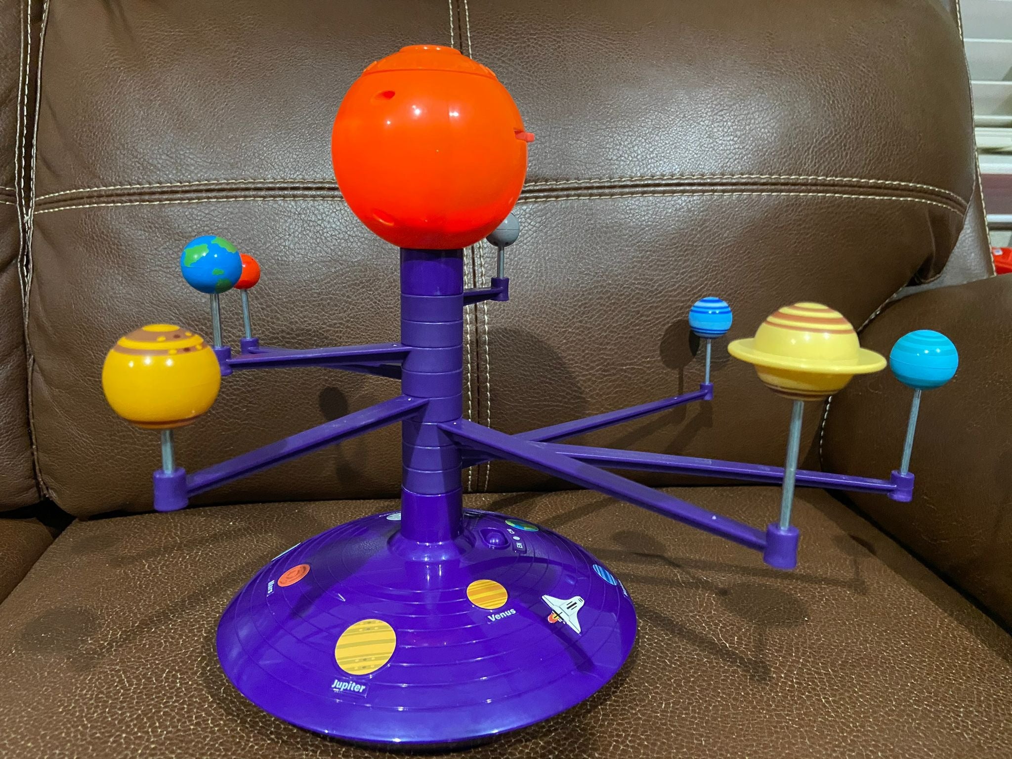 Educational Planet Toy with English and Spanish Voice Interaction, 24-Slide Space Projector, Safe for Ages 6+