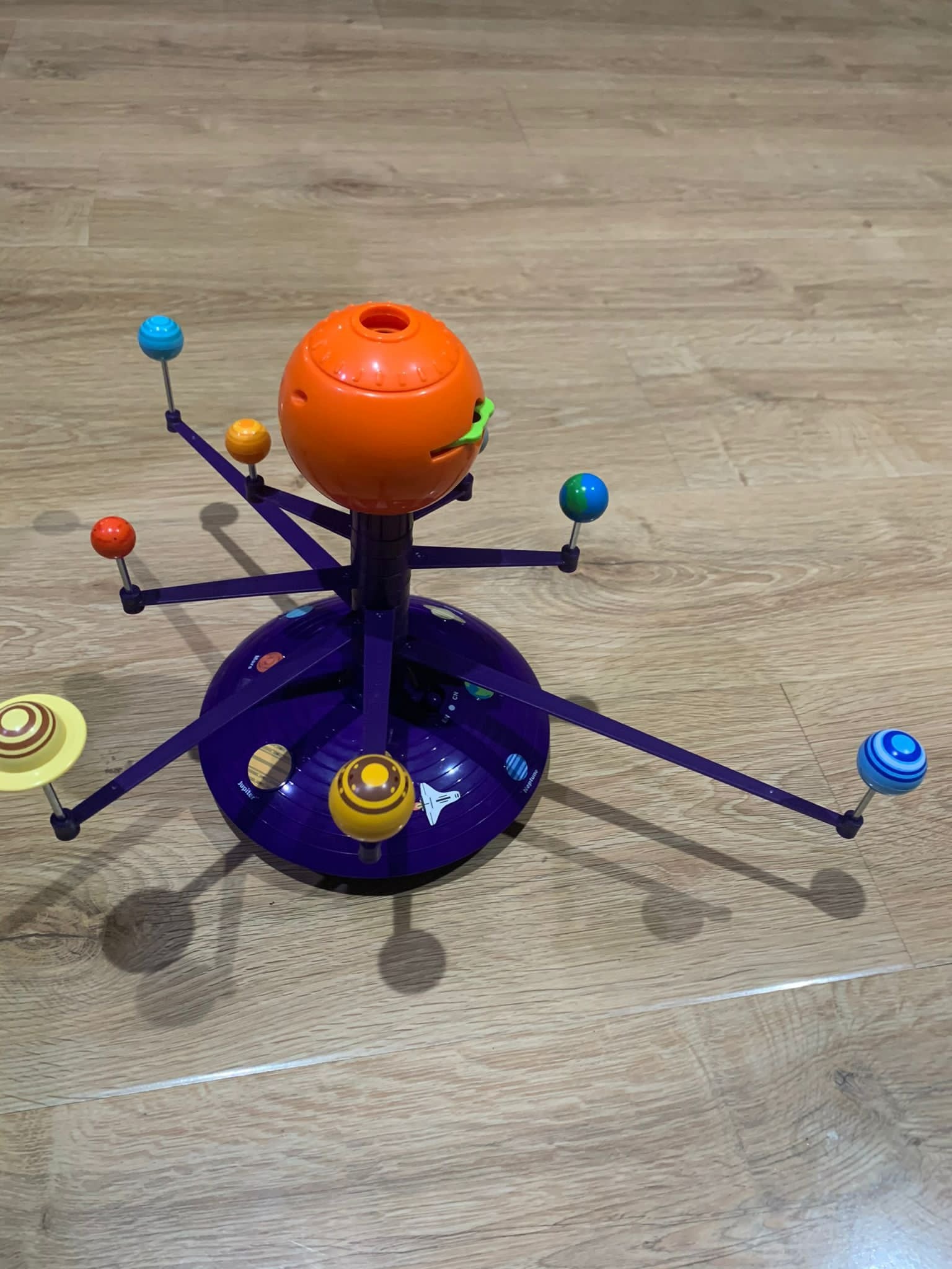 Educational Planet Toy with English and Spanish Voice Interaction, 24-Slide Space Projector, Safe for Ages 6+