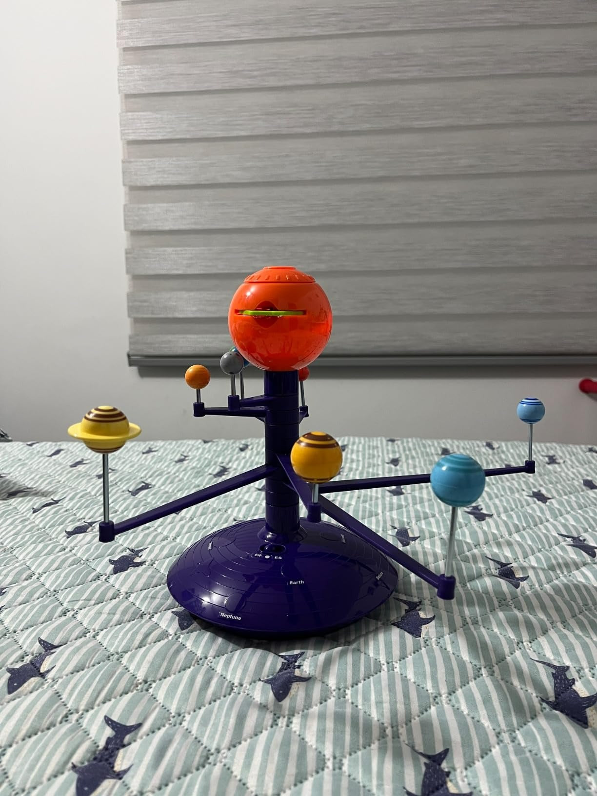 Educational Planet Toy with English and Spanish Voice Interaction, 24-Slide Space Projector, Safe for Ages 6+