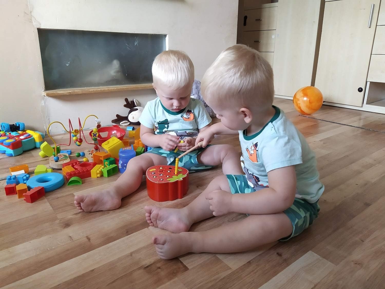 Educational Wooden Catch Worm Game for Fine Motor Skill Development, Safe for Ages 3+