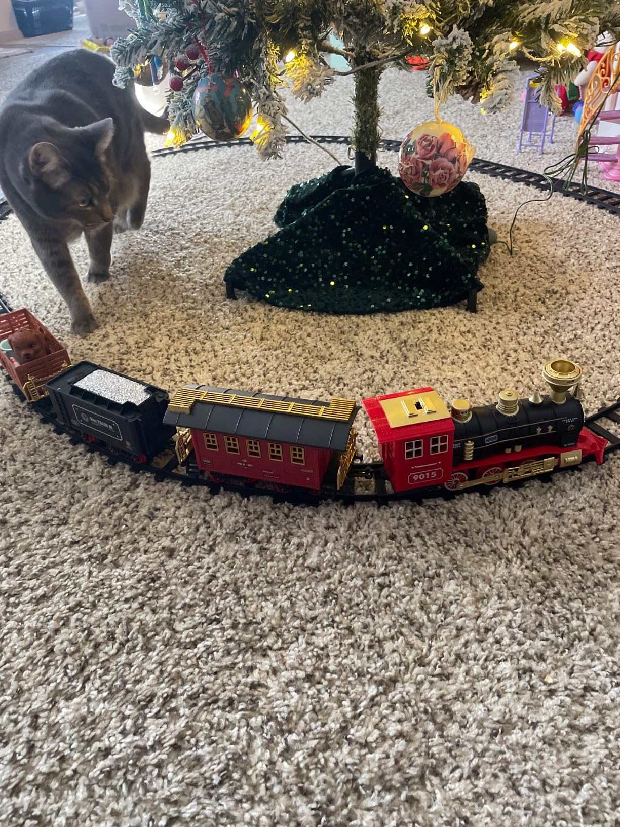 Electric Christmas Steam Train Set with Lights and Sounds, Toy Railway Decoration for Kids Under the Christmas Tree