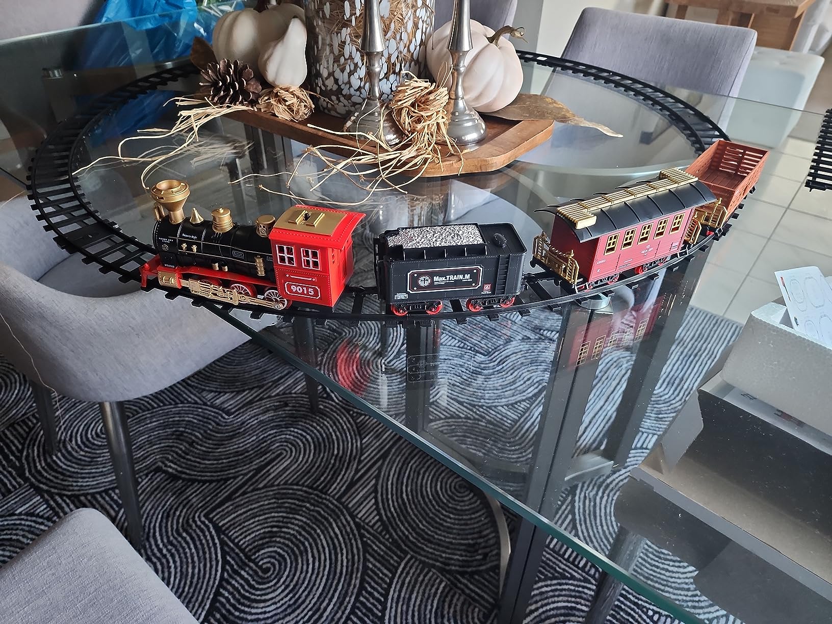 Electric Christmas Steam Train Set with Lights and Sounds, Toy Railway Decoration for Kids Under the Christmas Tree