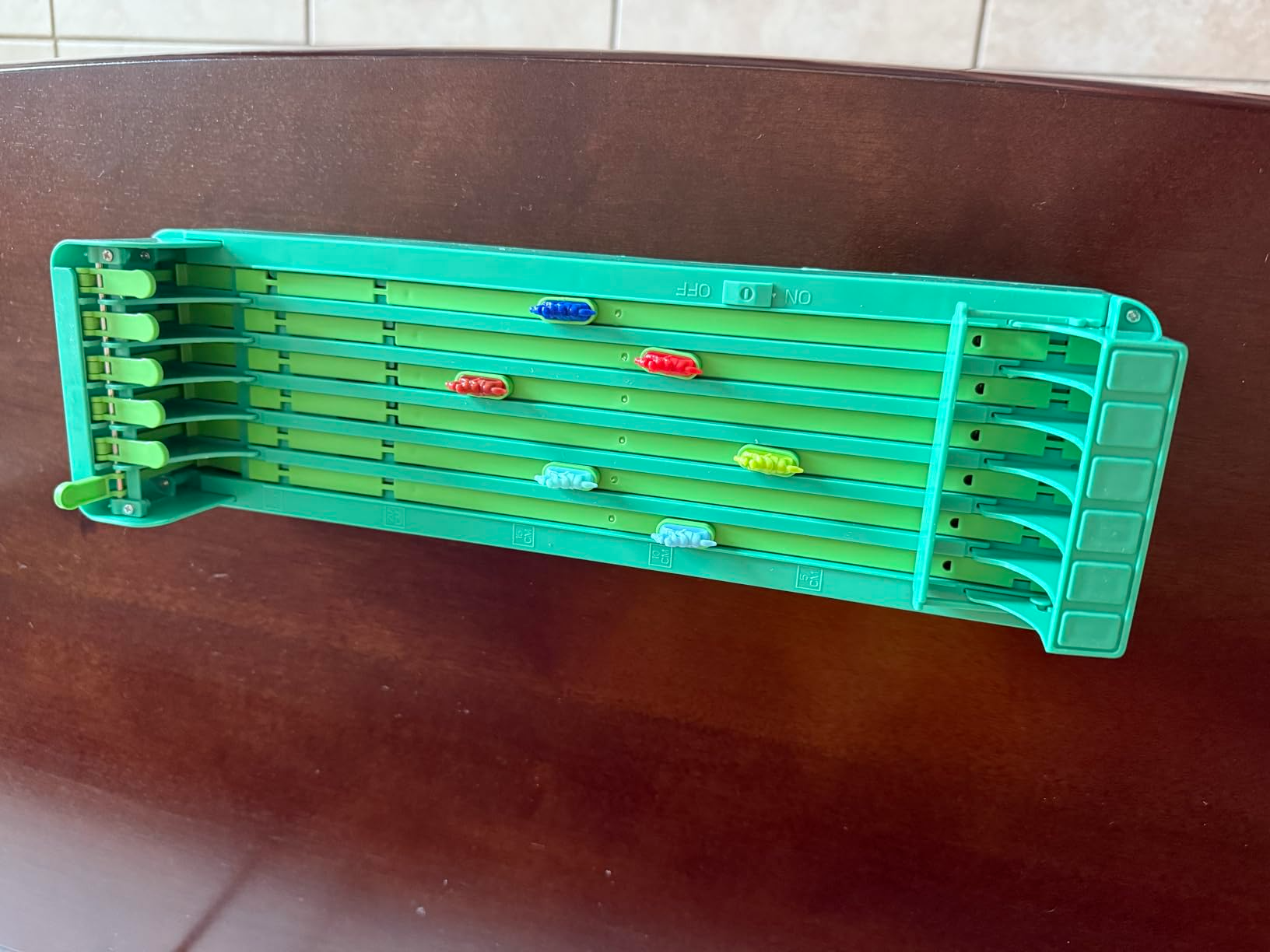 Electronic Horse Race Board Game with 6 Horses, Battery Powered Machine, Safe for Ages 3+