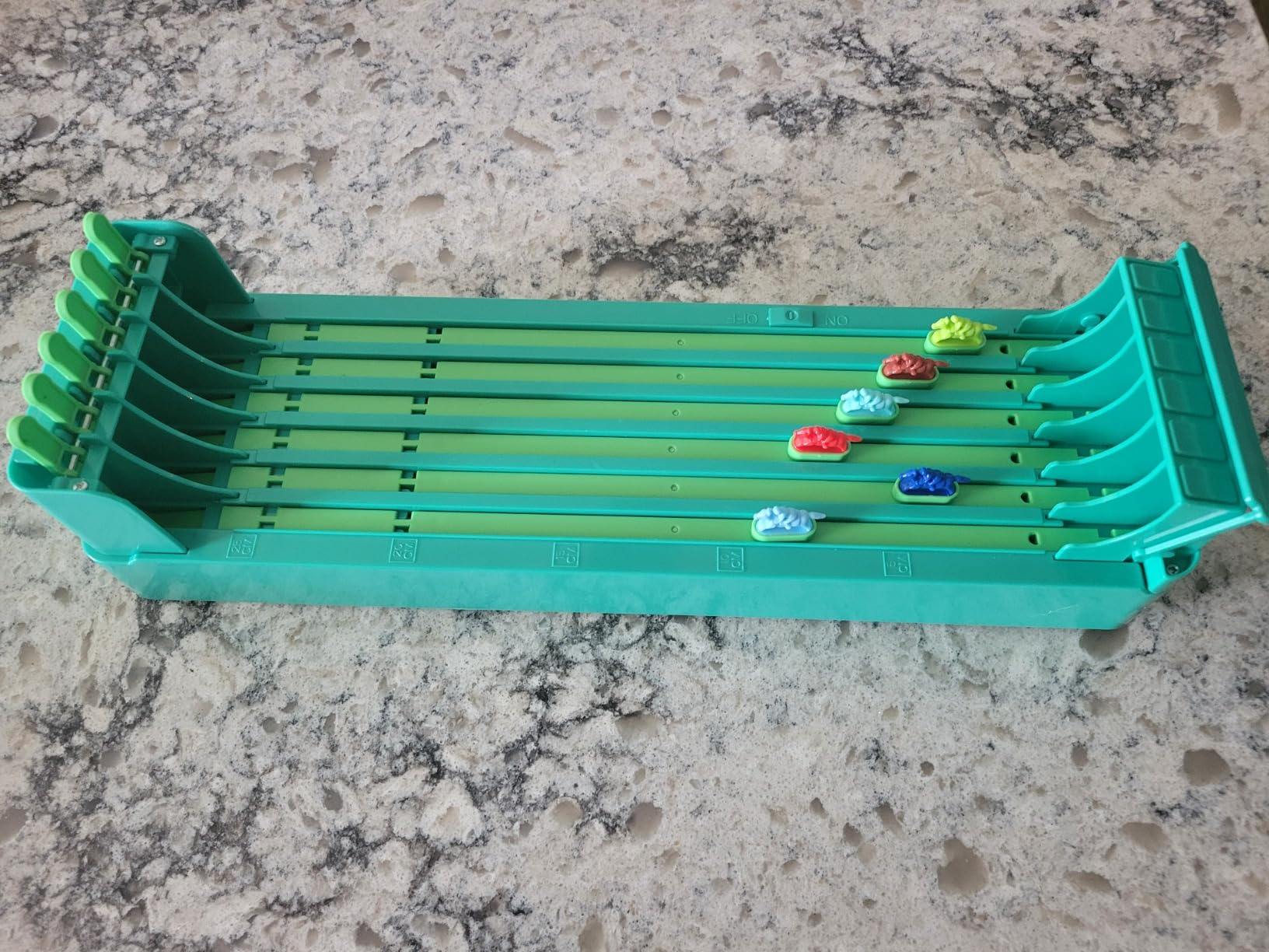 Electronic Horse Race Board Game with 6 Horses, Battery Powered Machine, Safe for Ages 3+