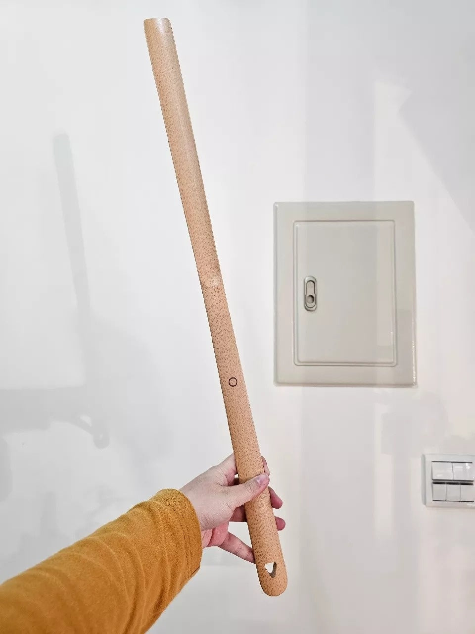ErgoGrip Extra-Long Shoe Horn With Heel Shaper, Magnetic Wall Mount, Hanging Hole, Decorative Design