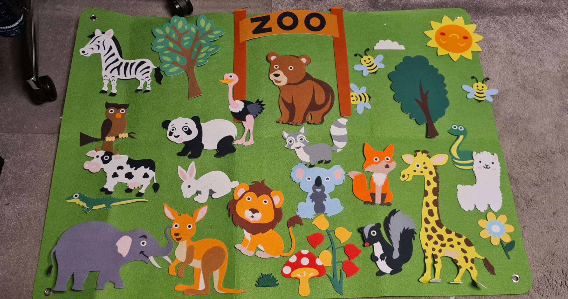 Farm Animals Felt Story Board – Reusable No-Glue Felt Set, Multi-Themes, Visual Learning, Teaching Aid, Safe for Ages 2+