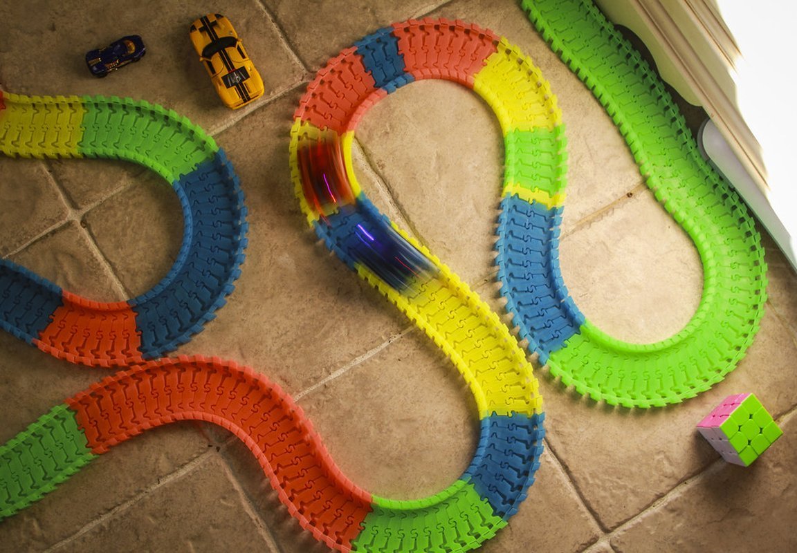 Flexible Track Car with Endless Combinations, Auto-Running Car, Boosts Kids’ Creativity, Safe for Ages 3+
