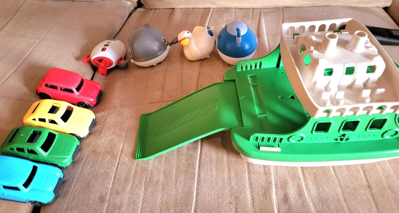 Floating Car & Boat Set, Shower Boat Squirters Toy, Safe for Ages 3+