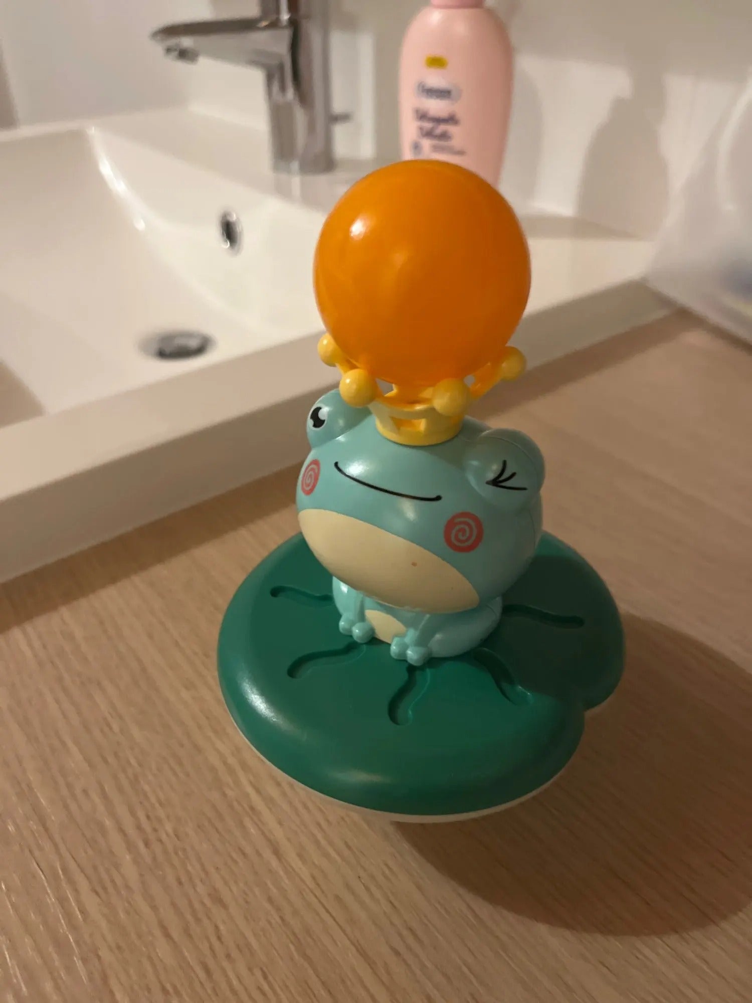 Frog Sprinkler Shower with Multiple Spray Nozzles – Compact, Portable and Safe for Ages 3+