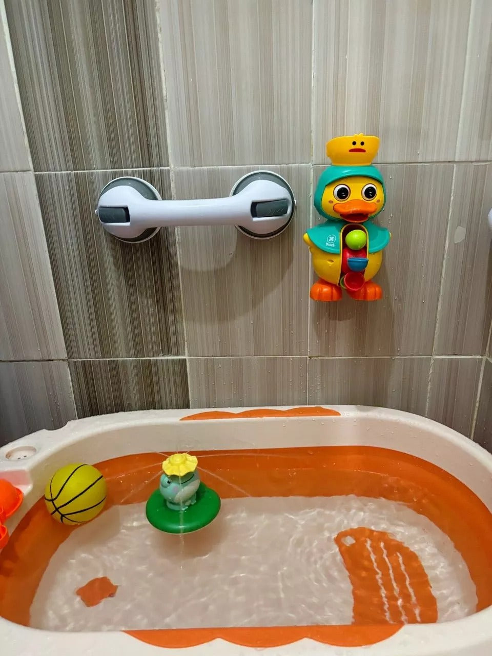 Frog Sprinkler Shower with Multiple Spray Nozzles – Compact, Portable and Safe for Ages 3+