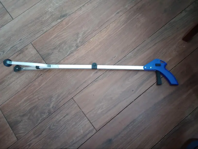 Heavy-Duty Grabber Stick Tool – Portable, Rotatable, Lightweight Design for Hard-to-Reach Areas