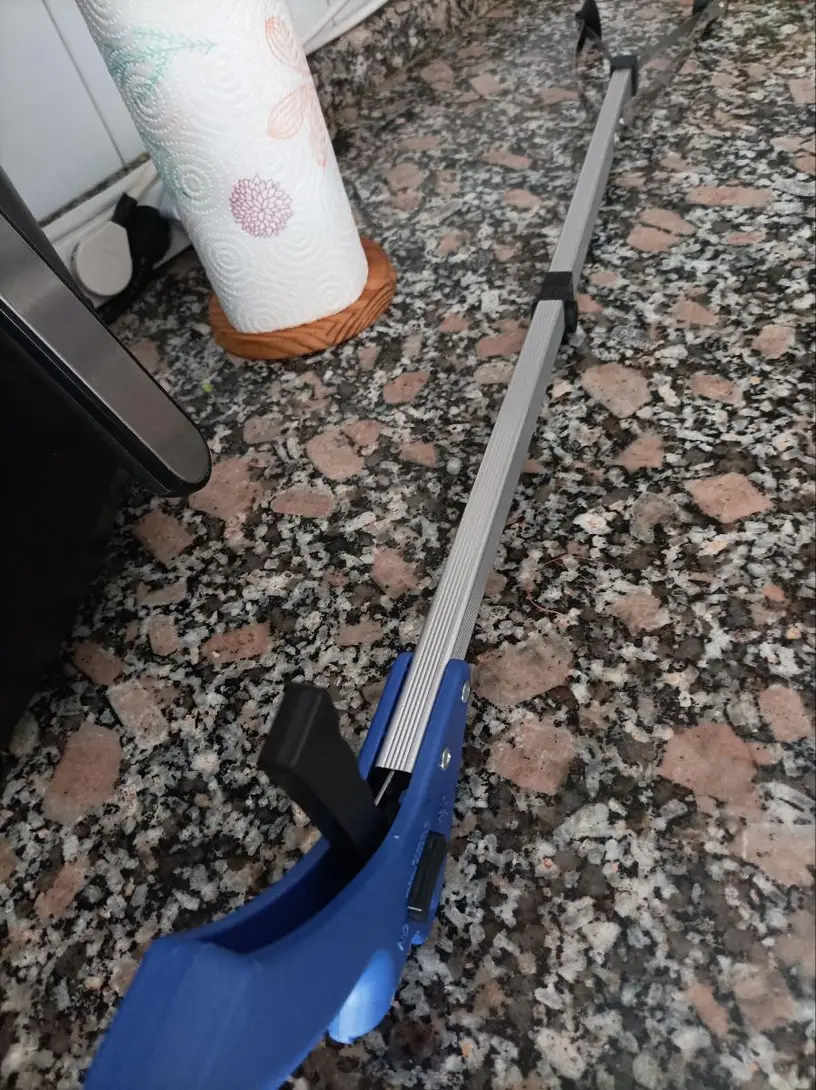 Heavy-Duty Grabber Stick Tool – Portable, Rotatable, Lightweight Design for Hard-to-Reach Areas