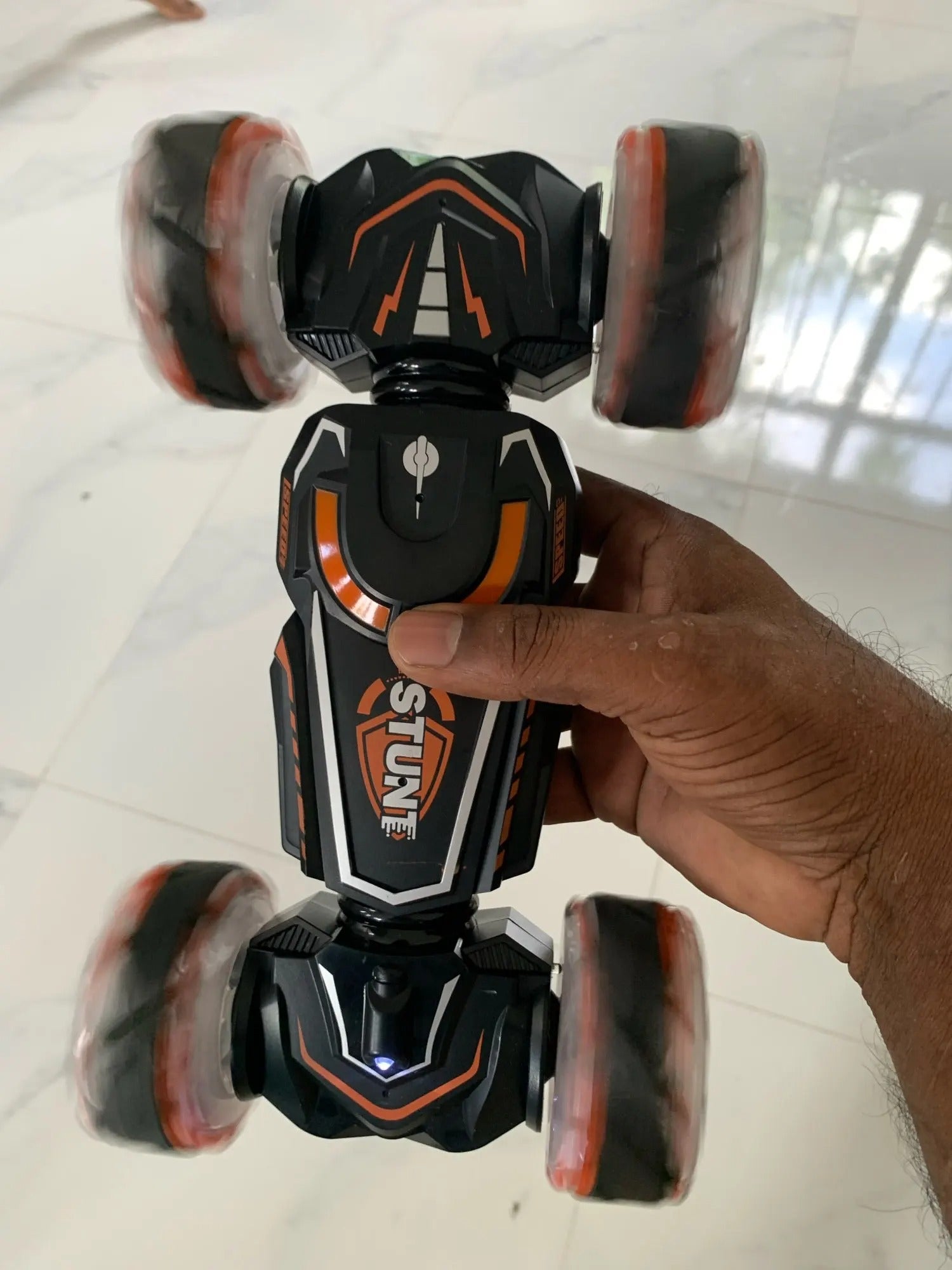 High-performance Remote Control Stunt Car with 4WD System, 360° Spins, Drift Stunts, Safe For Ages 6+