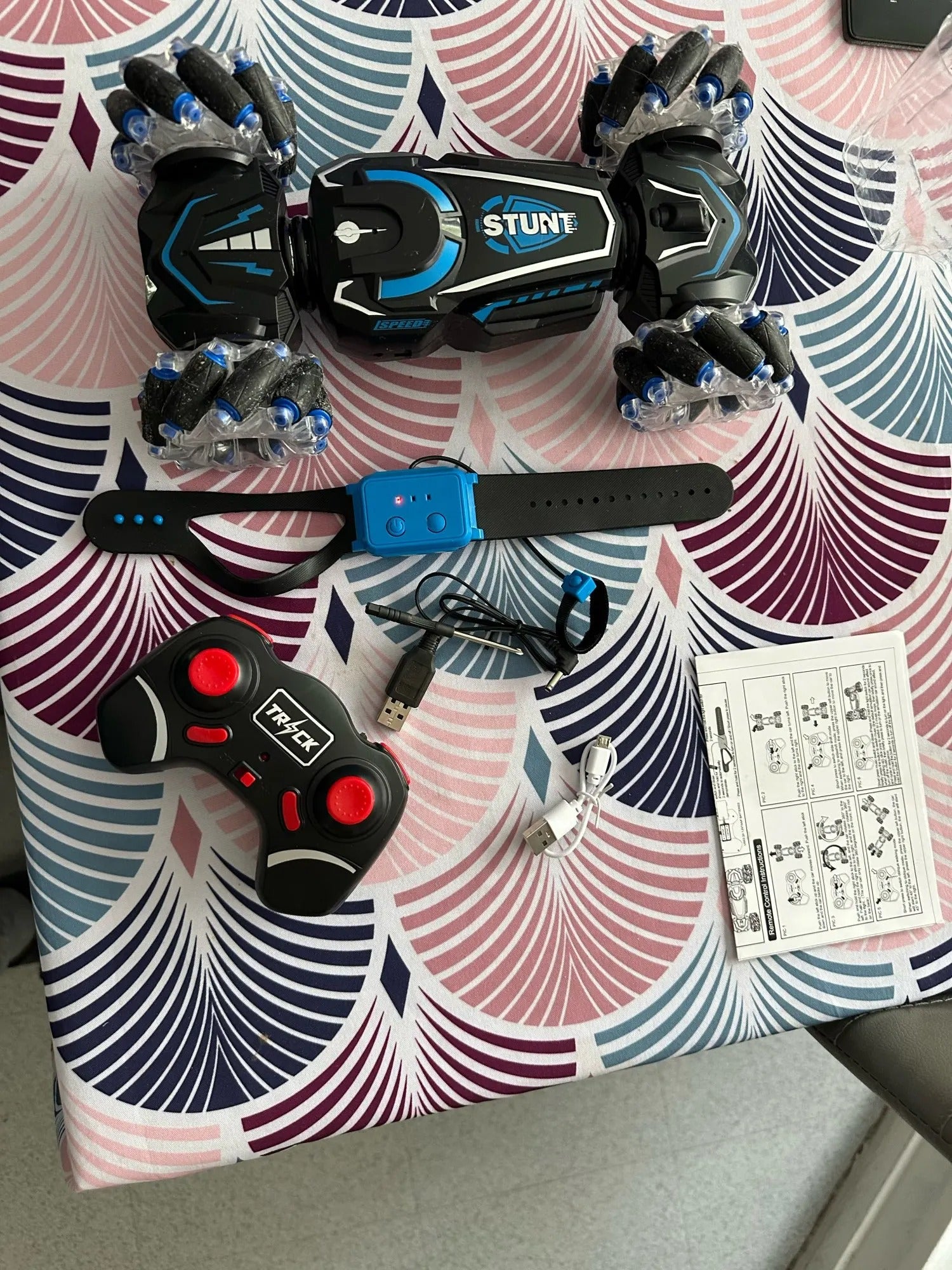 High-performance Remote Control Stunt Car with 4WD System, 360° Spins, Drift Stunts, Safe For Ages 6+
