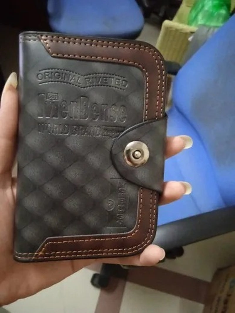 Large-capacity Tri-fold Men’s Wallet in Leather with Multiple Compartments, Snap Button Closure and a Compact, Easy-to-Carry Design