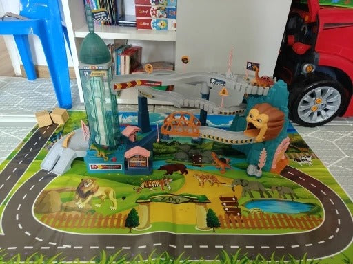 Lion Racing Track with Sound & Light, Easy to Assemble, Safe for Ages 3+