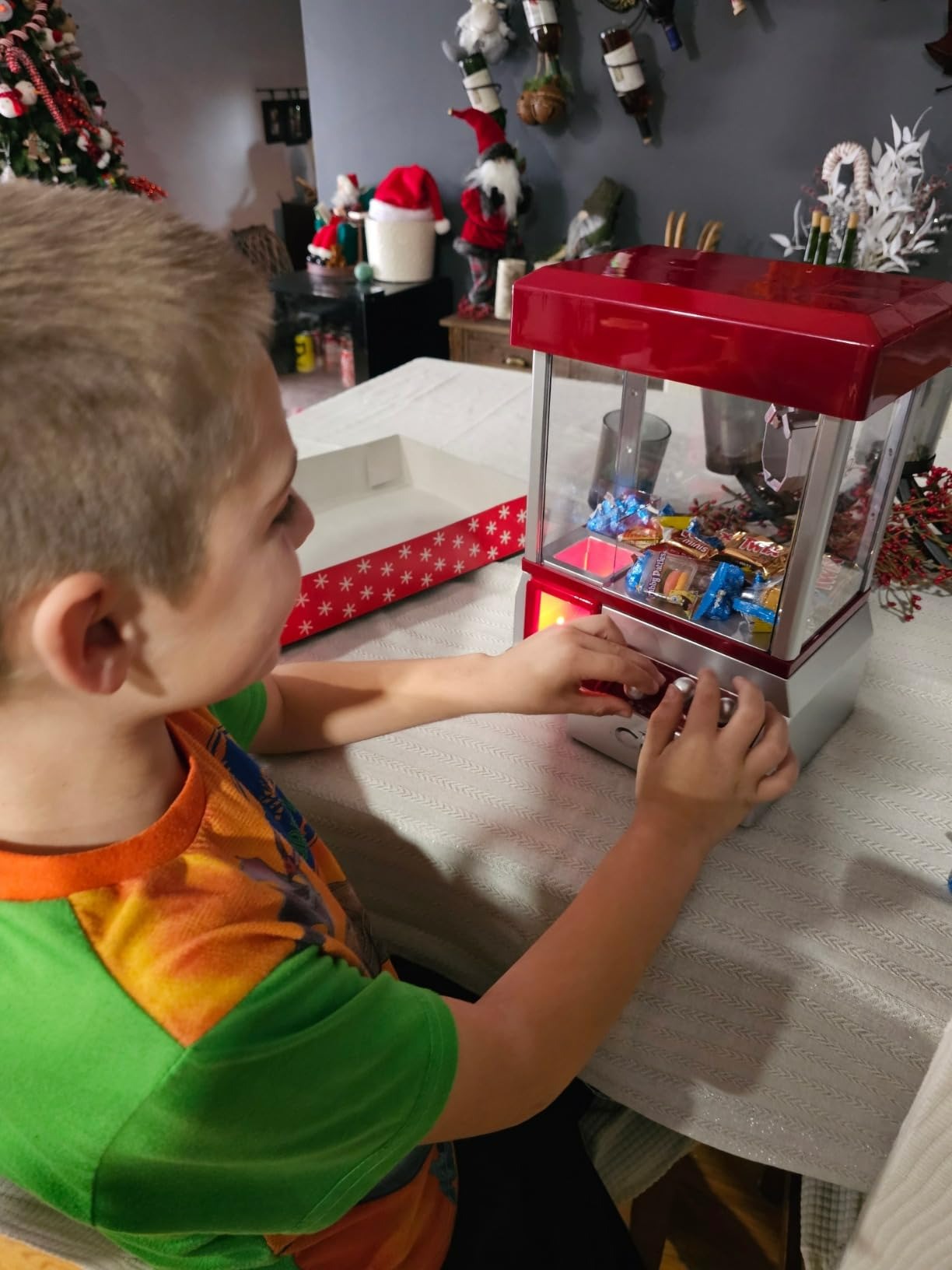 Miniature Candy Grabber with Manual Joystick Control, Retro Arcade Design, and Music & Sound Effects, Safe for Ages 3+