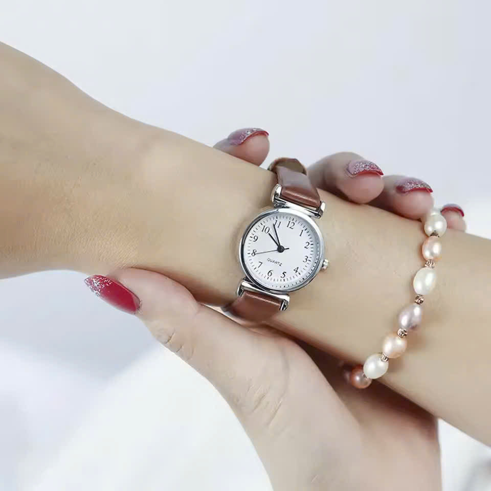 Minimalist Easy to Read Dial Leather Strap Quartz Watch – Classic Design with Time Adjustment Knob
