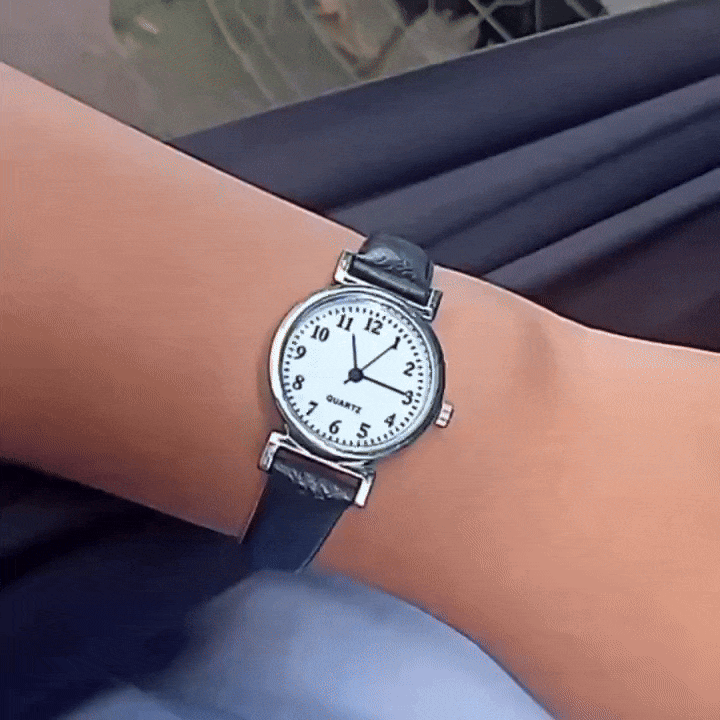 Minimalist Easy to Read Dial Leather Strap Quartz Watch – Classic Design with Time Adjustment Knob