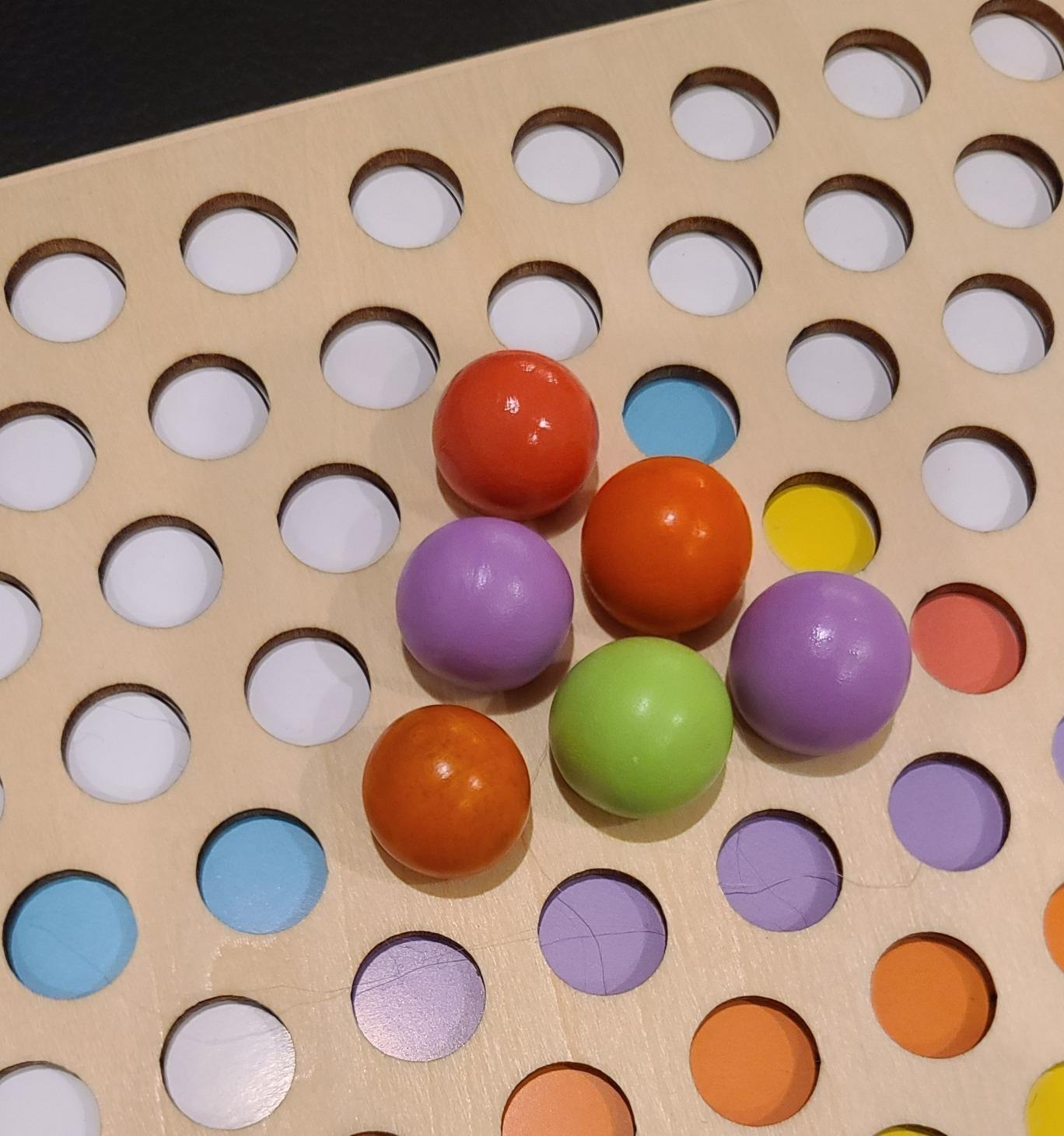 Montessori Wooden Bead Game with Color Recognition and Fine Motor Skills Training, Safe for Ages 3+