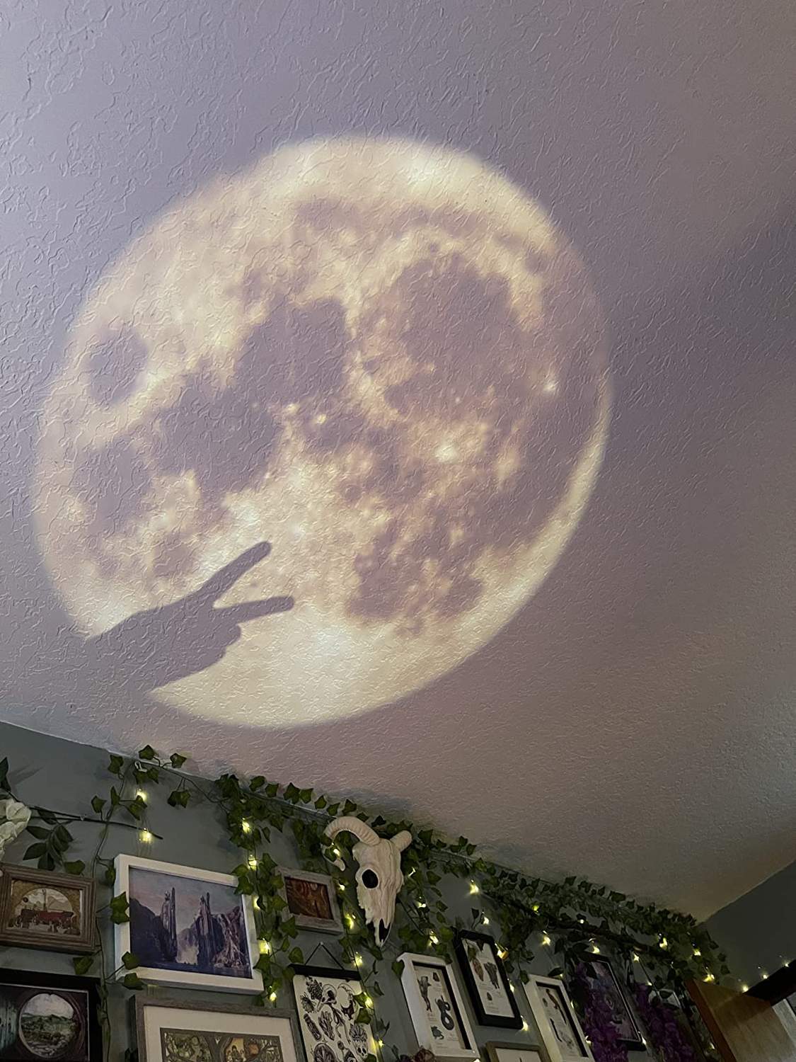 Moon Projection Lamp USB, 3 Colors, Non-Fade, Adjustable Brightness, Creates Ambient Decor.