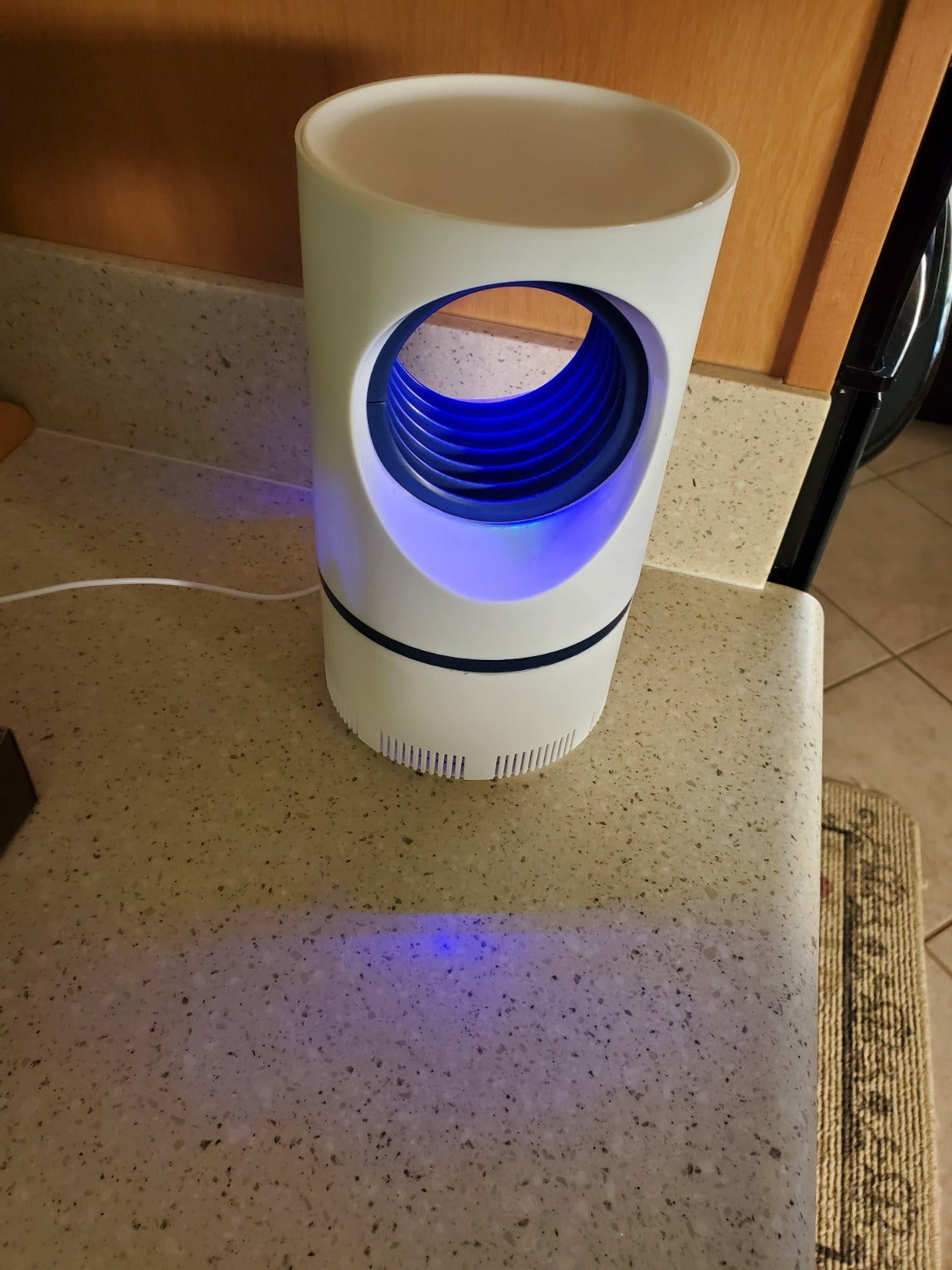 Mosquito and Flying Pest Trap with Heat & Breath Simulation, 360° 15m Coverage, USB-Powered 5W