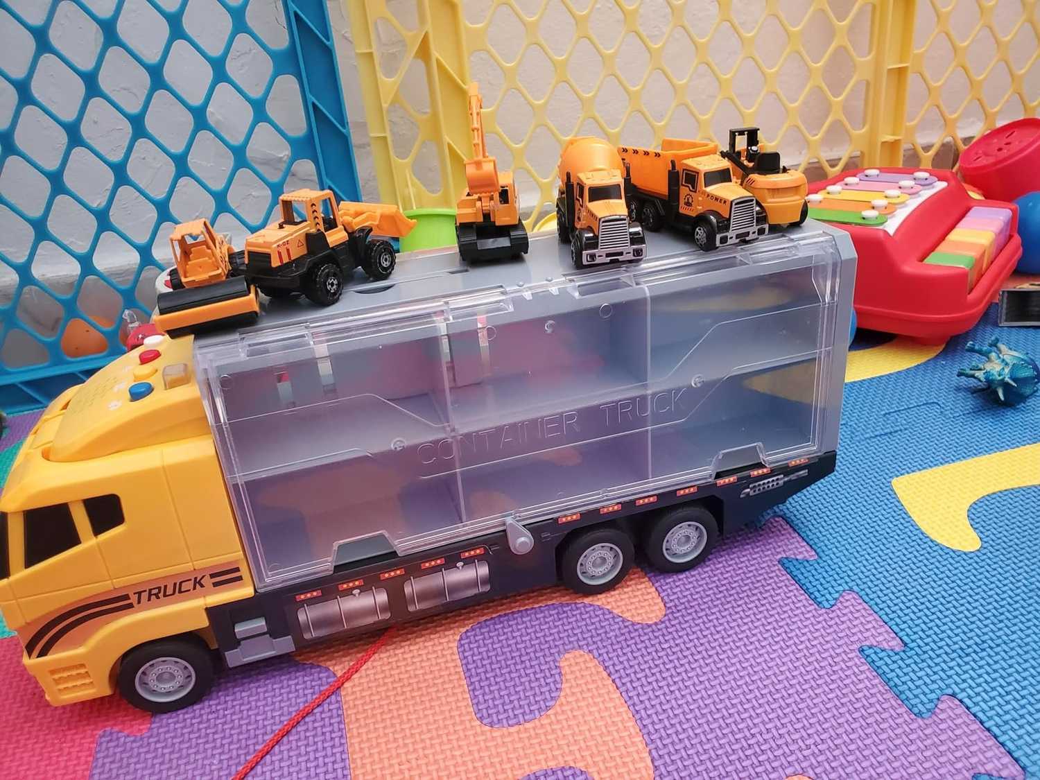 Portable Kids Construction Vehicle Playset – Mini Trucks, Excavators, and Storage Case for Easy Transport