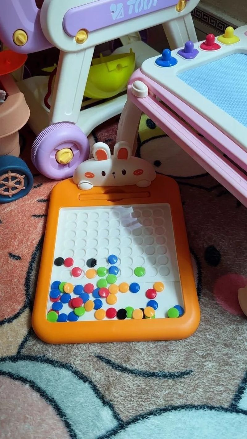 Rabbit Magnetic Drawing Board with Carrot-Shaped Magnetic Pen, Compact & Portable, Safe for Ages 3+