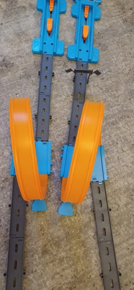 Race Track Toy with 360° Loop, Easy to Assemble and Disassemble, Safe for Ages 4 +