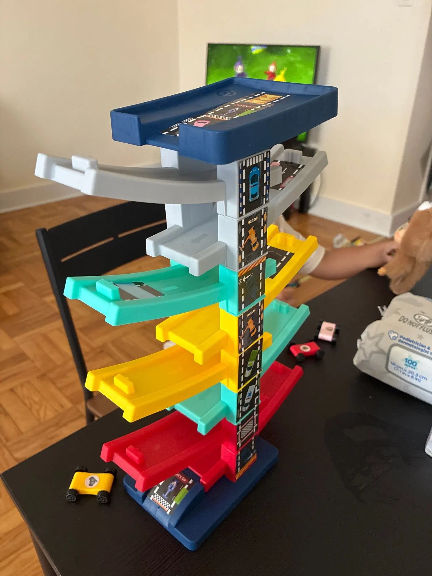 Ramp Car Toy, Zigzag Slide with Rooftop Parking, Color Recognition & Motor Skill Development, Safe for Ages 3+
